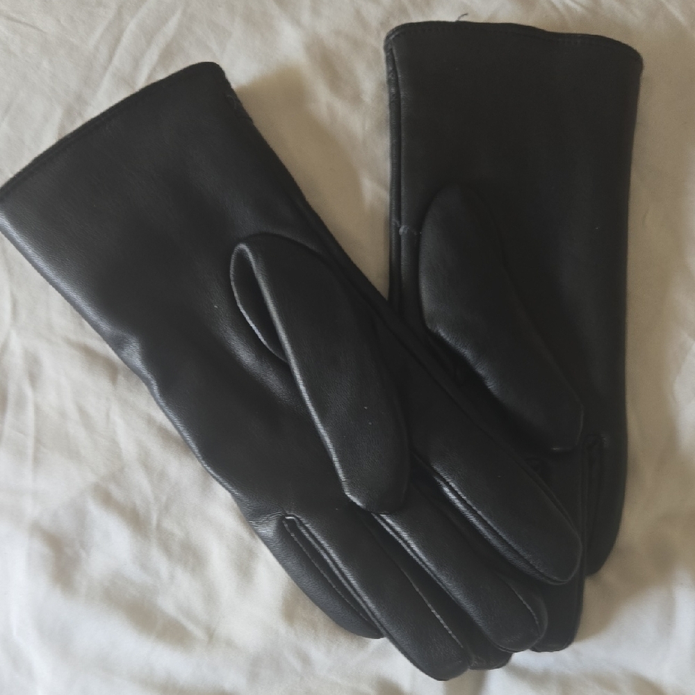 Black Leather Gloves - Picture 2 of 2